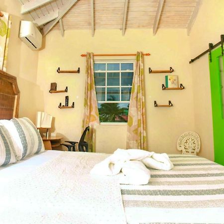 Cozy Modern Upstairs 2 Bed A/C Apt Near 2 Everything Saint Philip Exteriér fotografie