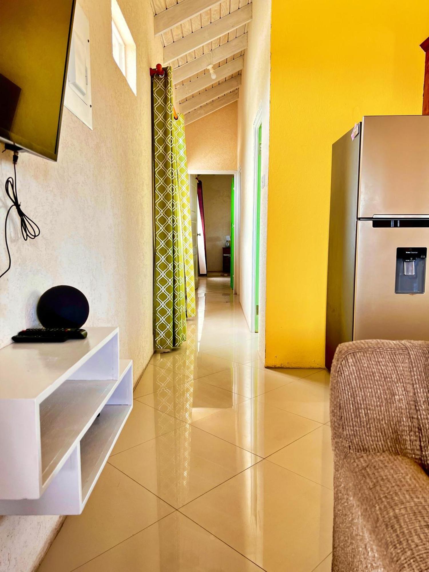 Cozy Modern Upstairs 2 Bed A/C Apt Near 2 Everything Saint Philip Exteriér fotografie