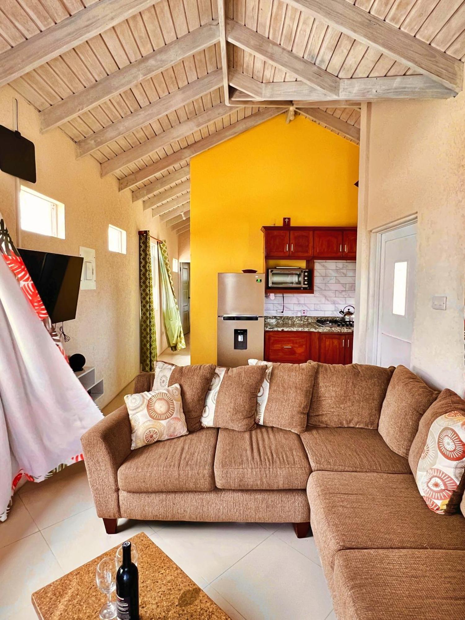 Cozy Modern Upstairs 2 Bed A/C Apt Near 2 Everything Saint Philip Exteriér fotografie