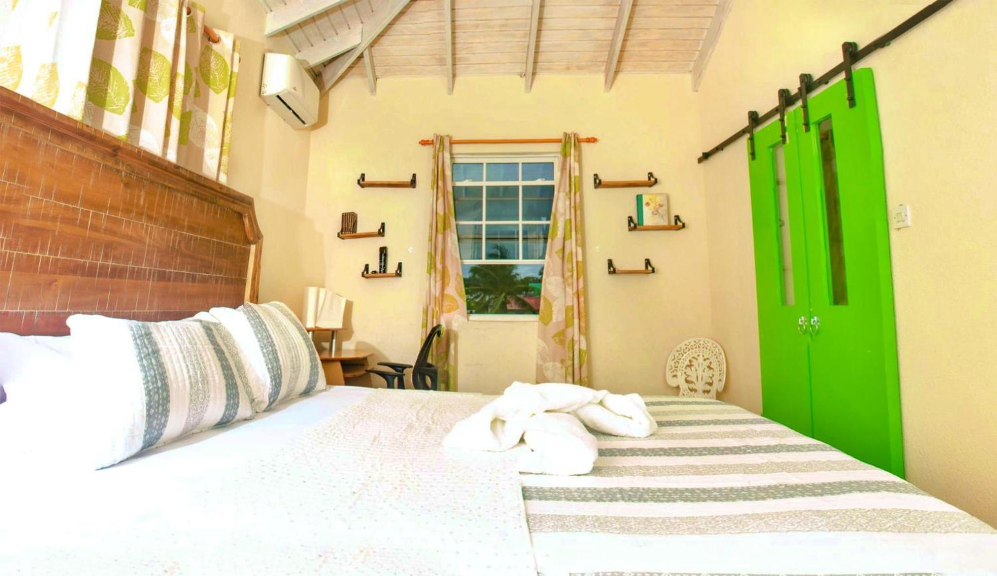 Cozy Modern Upstairs 2 Bed A/C Apt Near 2 Everything Saint Philip Exteriér fotografie