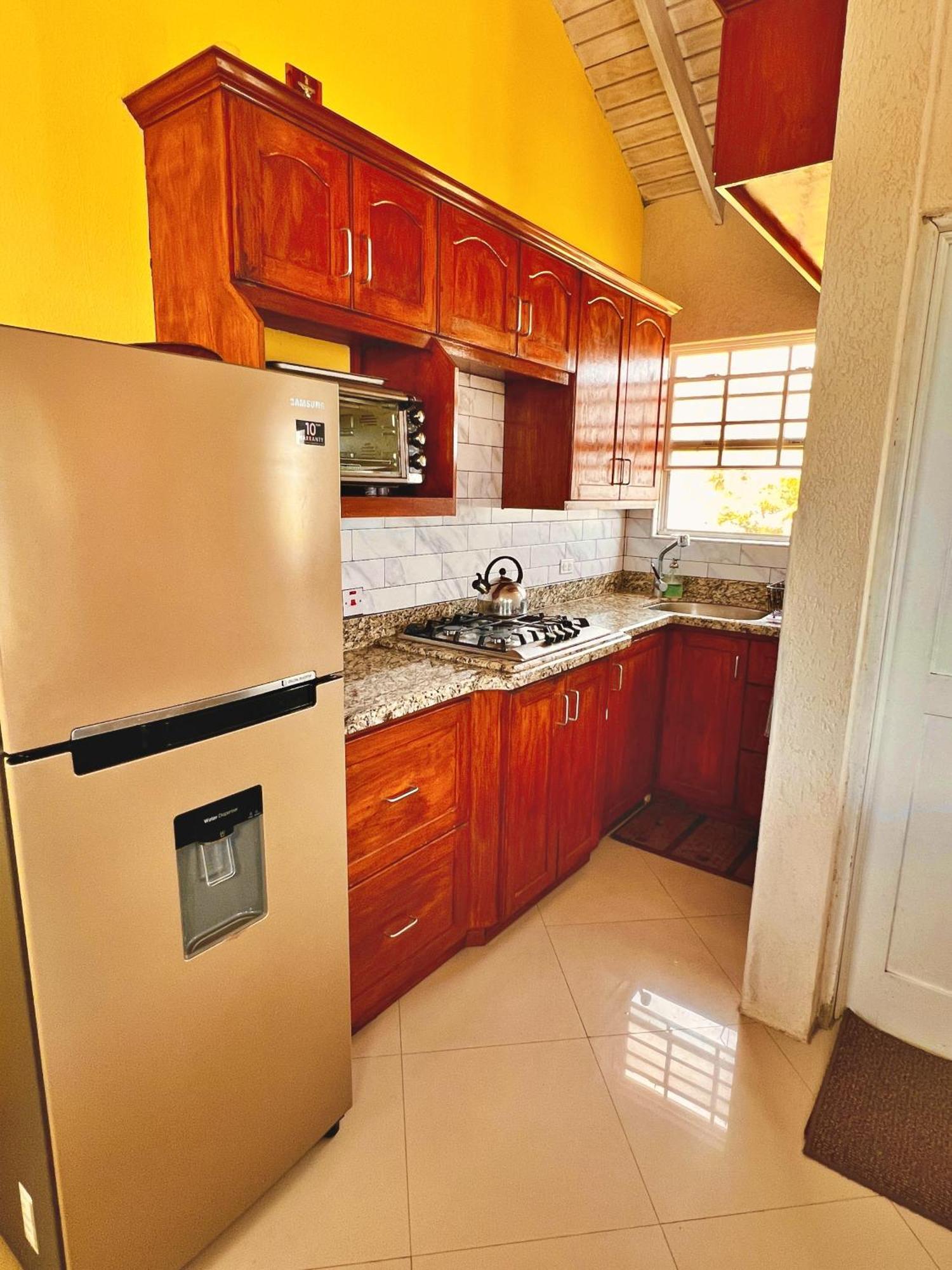 Cozy Modern Upstairs 2 Bed A/C Apt Near 2 Everything Saint Philip Exteriér fotografie